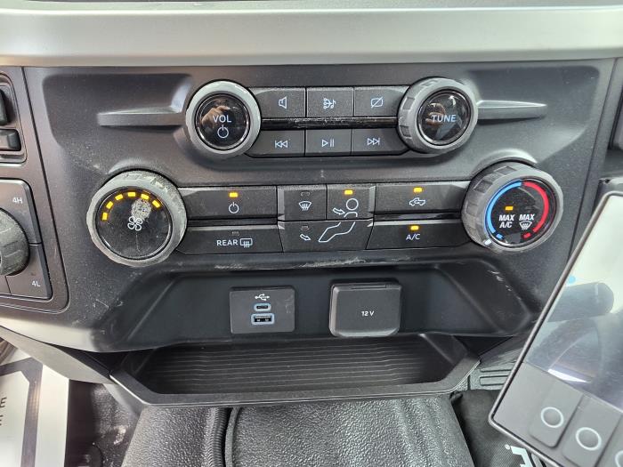 2024 Ford F-550-28