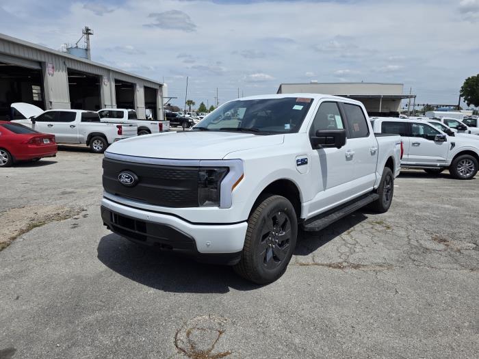 2025 Ford F-150 Lightning-1