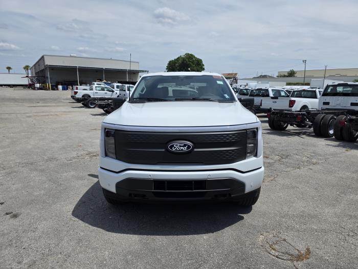 2025 Ford F-150 Lightning-2