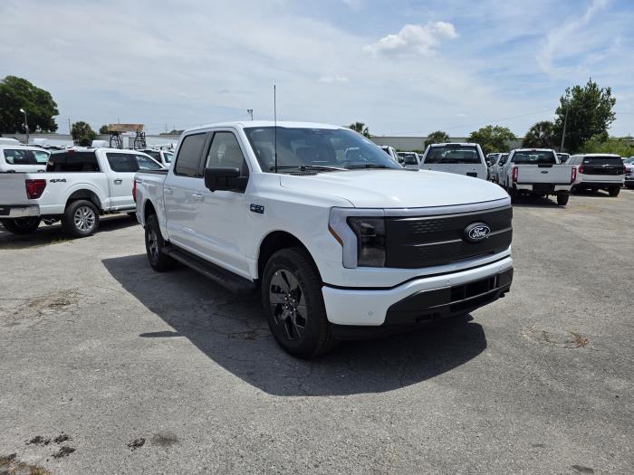 2025 Ford F-150 Lightning-3