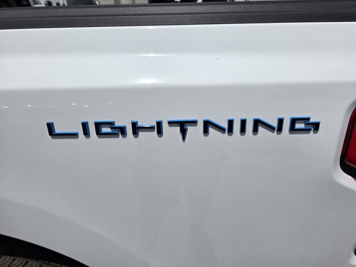 2025 Ford F-150 Lightning-12