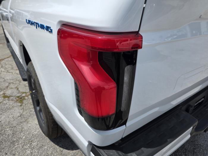 2025 Ford F-150 Lightning-13
