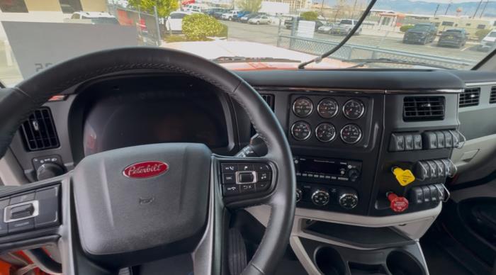2025 Peterbilt 589-9