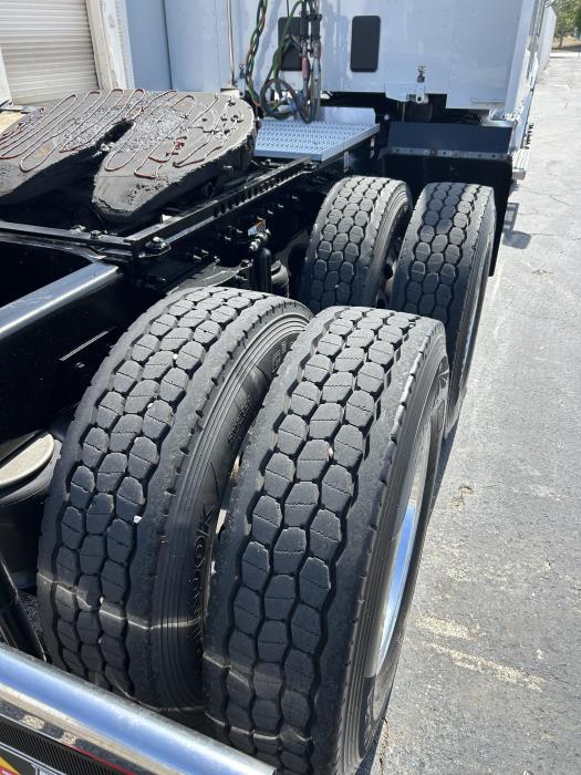 2021 Peterbilt 579-8