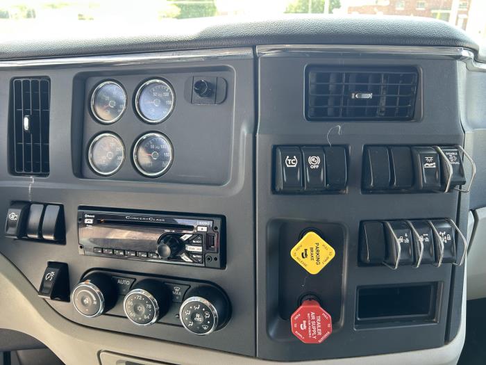 2021 Peterbilt 579-18