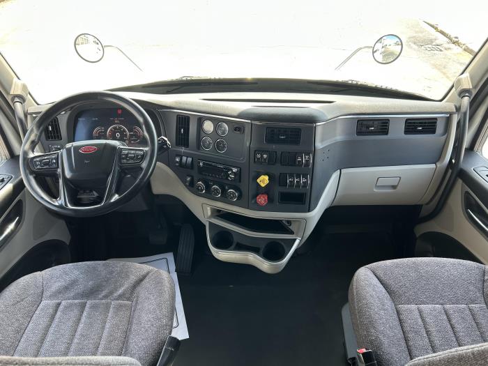 2021 Peterbilt 579-22