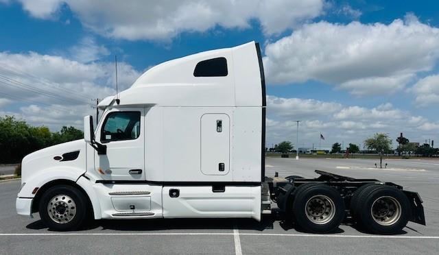 2022 Peterbilt 579-8