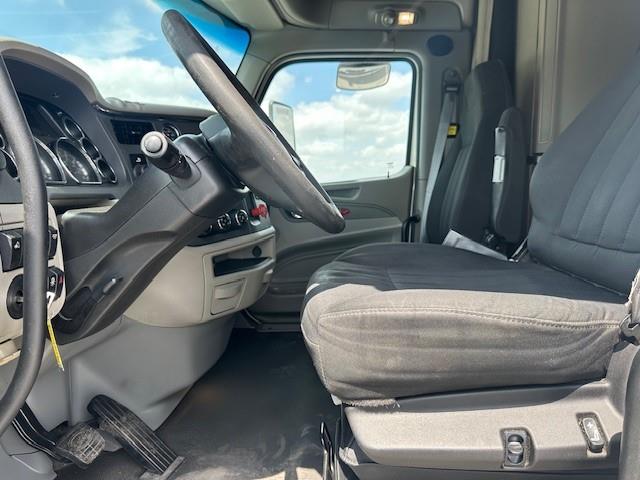 2022 Peterbilt 579-10