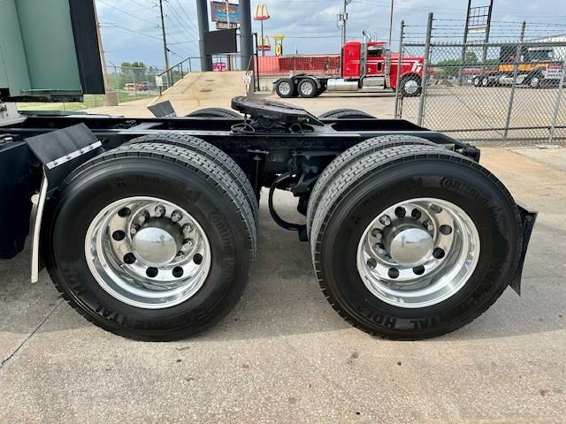 2020 Peterbilt 579-8