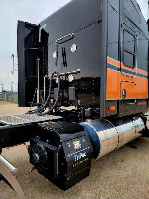 2023 Kenworth W990-16