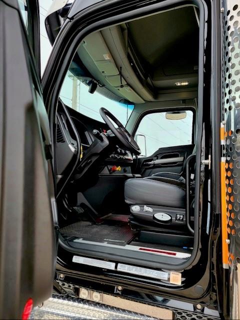 2023 Kenworth W990-17