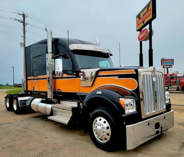 2023 Kenworth W990-6