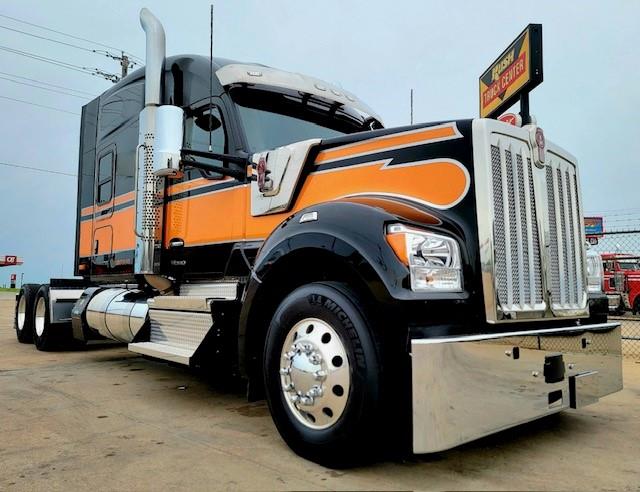 2023 Kenworth W990-3