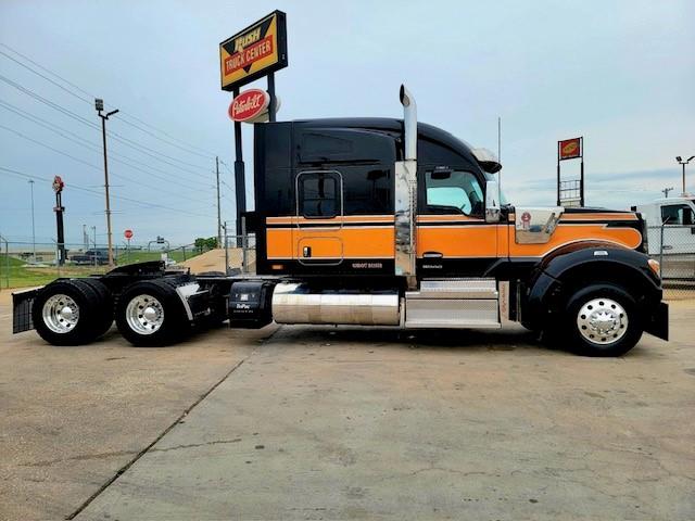 2023 Kenworth W990-8