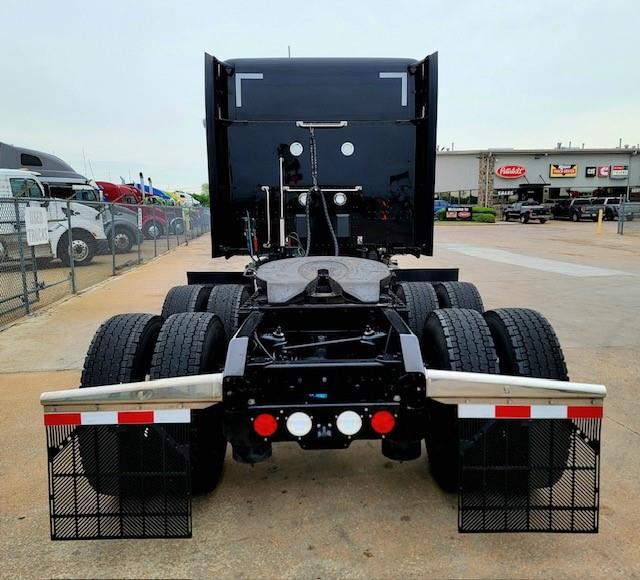 2023 Kenworth W990-10