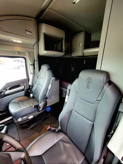2023 Kenworth W990-21