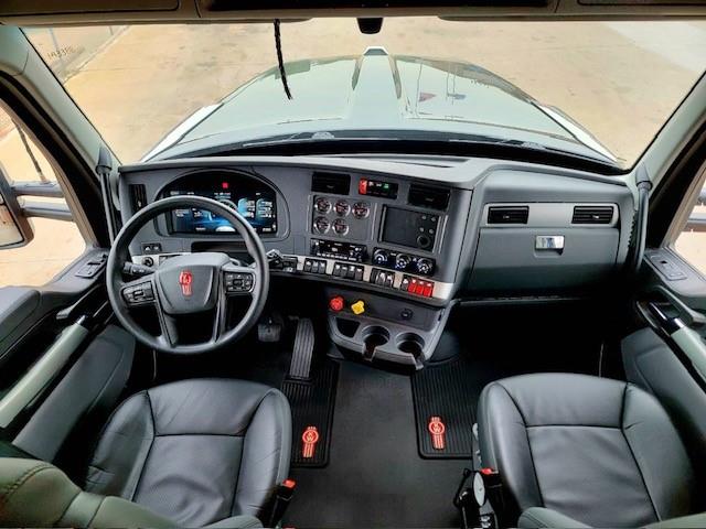 2023 Kenworth W990-18