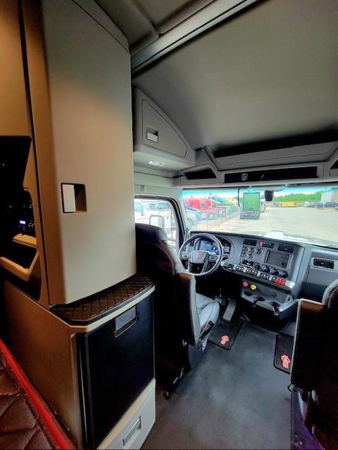 2023 Kenworth W990-26