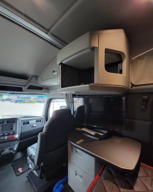 2023 Kenworth W990-23