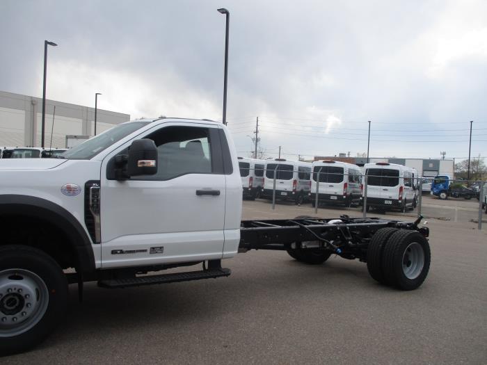 2025 Ford F-600-11