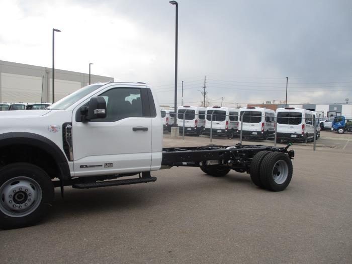 2025 Ford F-600-11