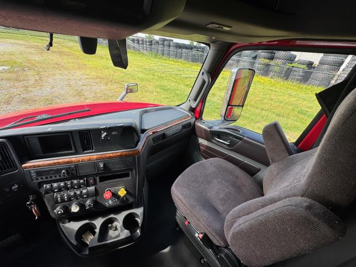 2022 International LT625-13