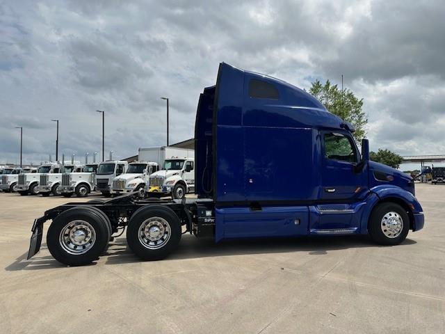 2022 Peterbilt 579-8