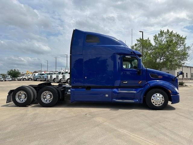 2022 Peterbilt 579-9
