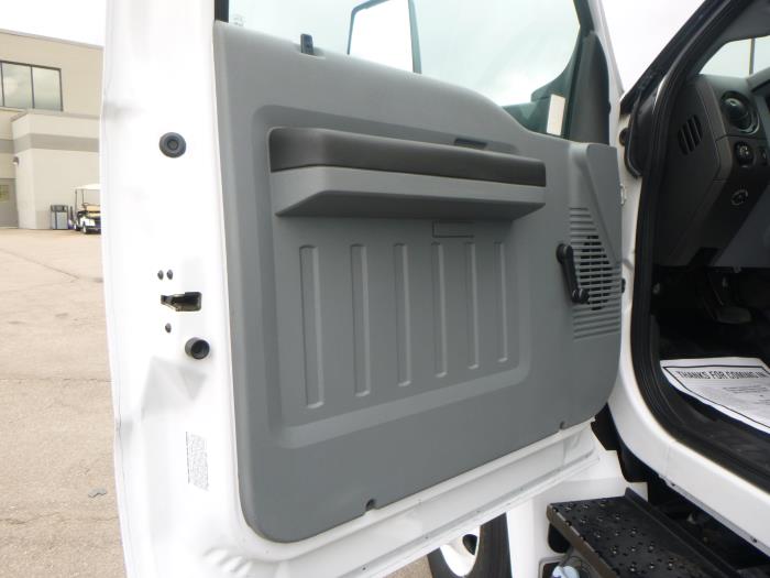 2017 Ford F-650-15
