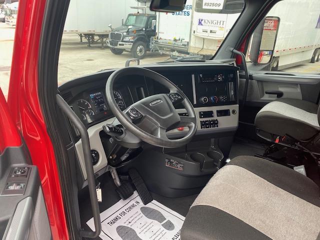 2022 Freightliner Cascadia-15