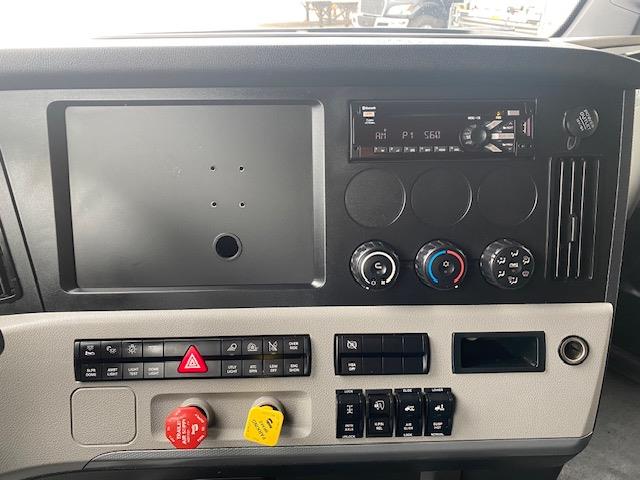 2022 Freightliner Cascadia-19