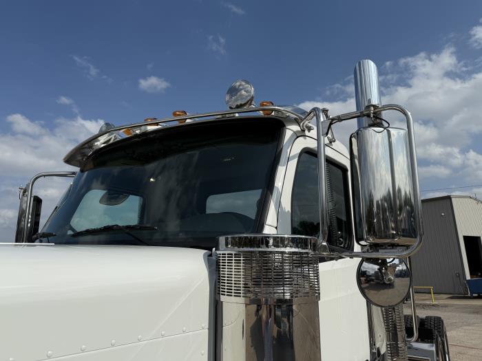 2026 Peterbilt 589-15