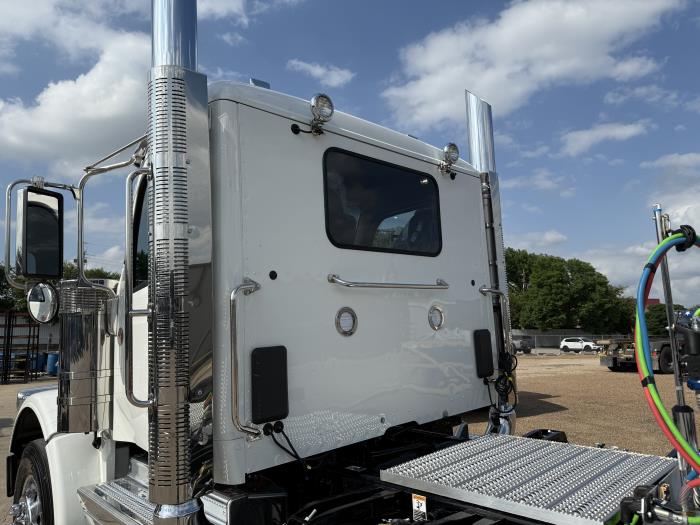 2026 Peterbilt 589-21