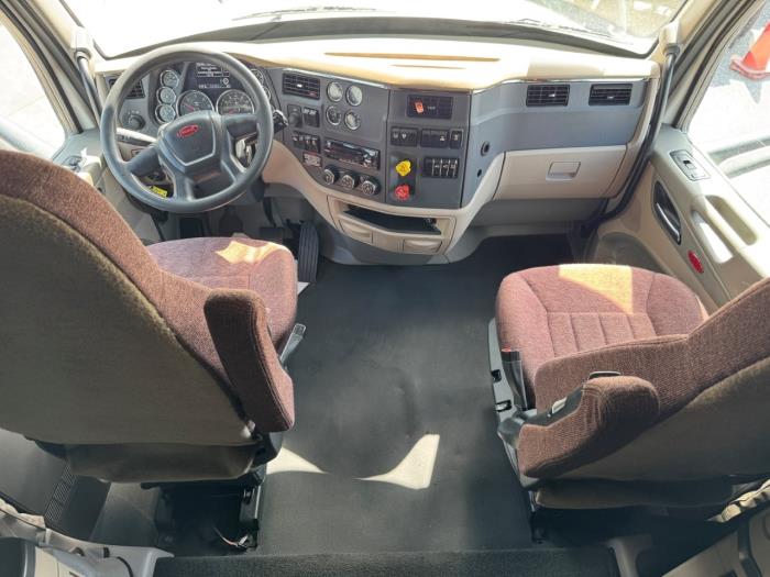 2021 Peterbilt 579-14
