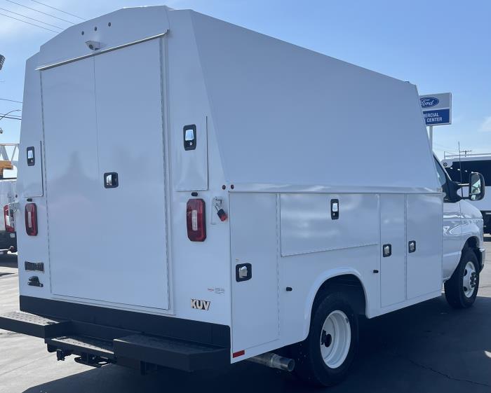2025 Ford E-350-9