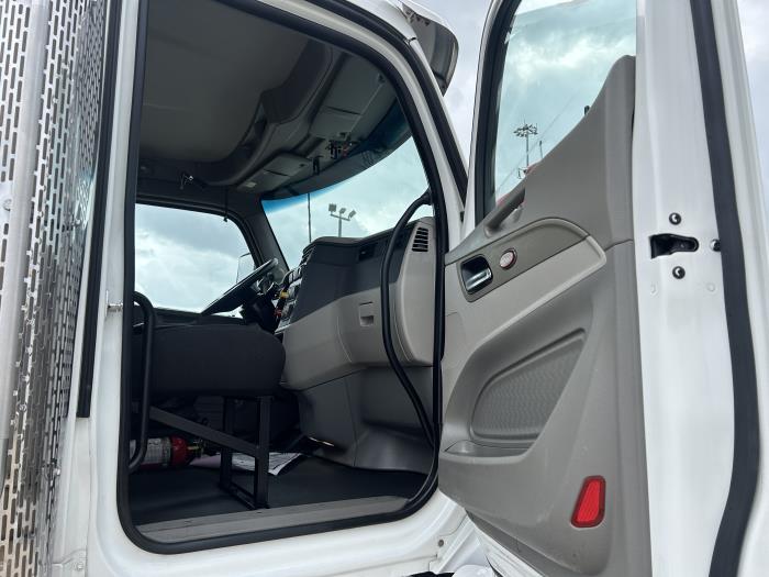 2020 Peterbilt 567-23