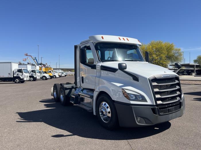 2022 Freightliner Cascadia-2