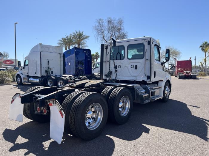 2022 Freightliner Cascadia-4