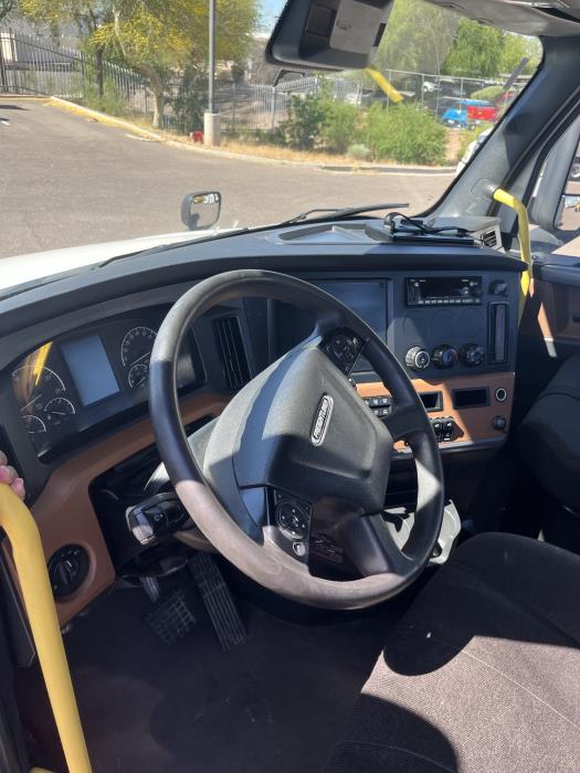 2022 Freightliner Cascadia-10