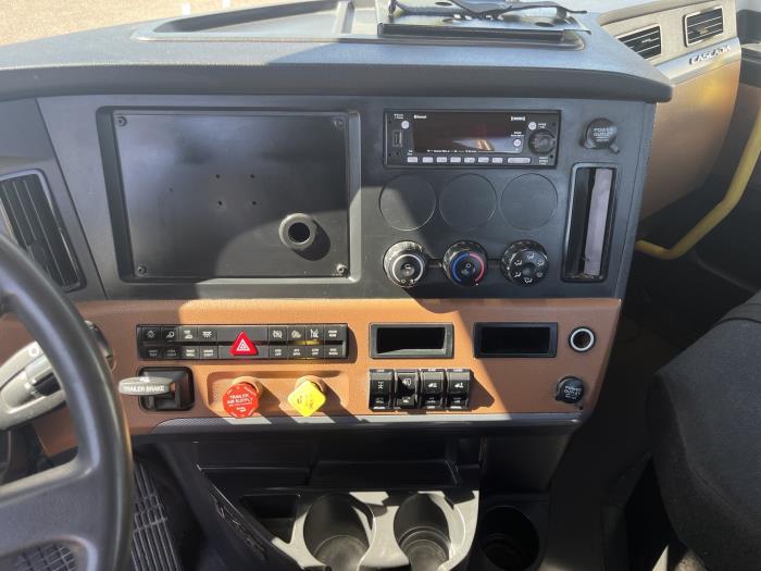 2022 Freightliner Cascadia-12