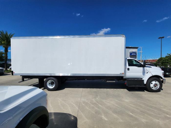 2025 Ford F-750-4