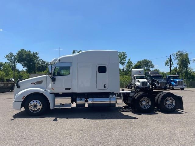 2021 Peterbilt 579-3