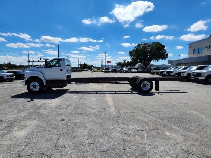 2025 Ford F-750-8