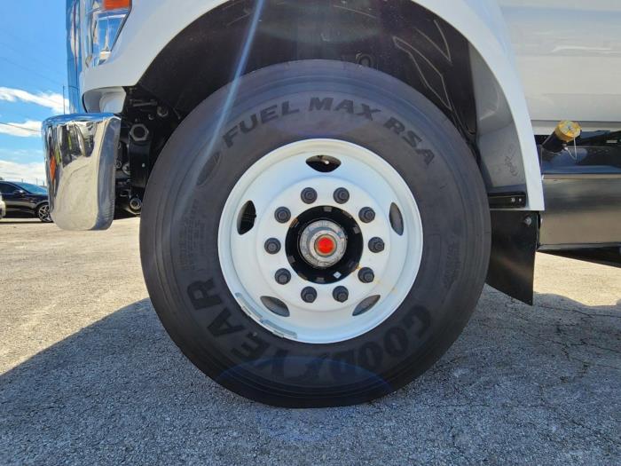 2025 Ford F-750-9