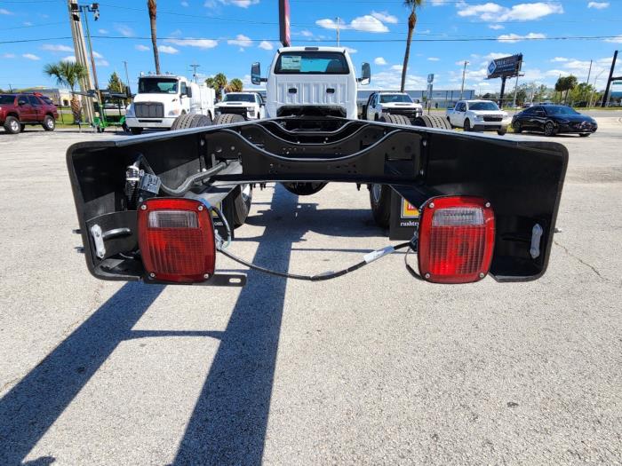 2025 Ford F-750-13