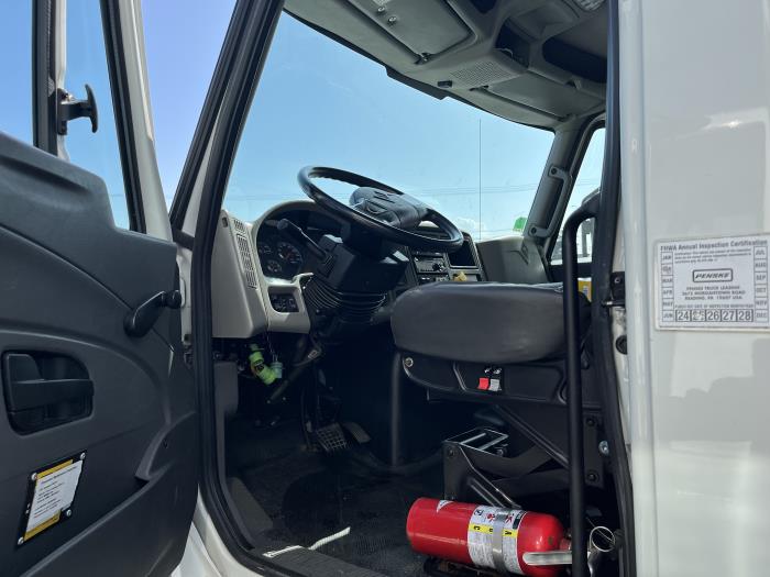 2019 International 4300-8