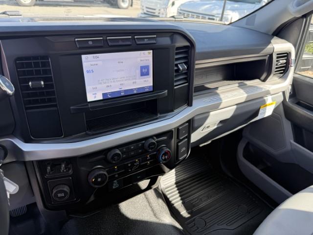 2025 Ford F-550-23