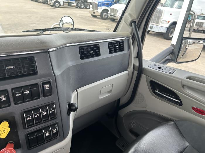 2020 Peterbilt 567-28