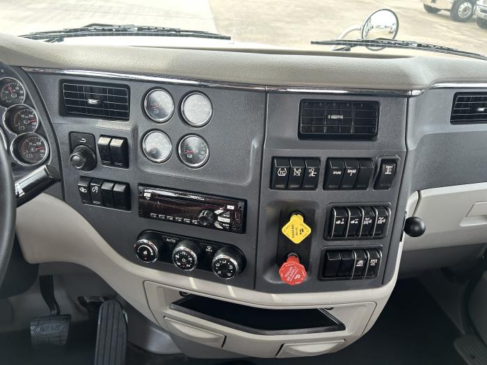 2020 Peterbilt 567-29