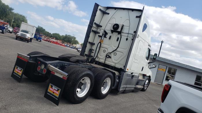 2021 Freightliner Cascadia-6